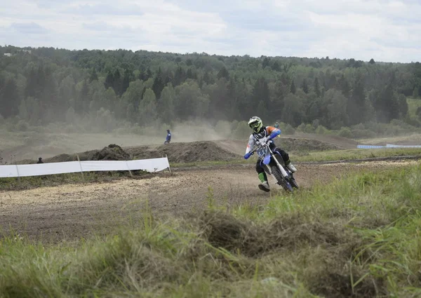 Motocross Μια Μοτοσικλέτα Αγωνιστικά Ανταγωνισμού Στην Πίστα — Φωτογραφία Αρχείου