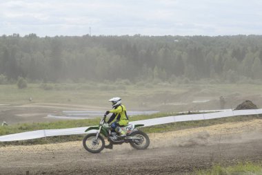 Motokros, pistte bir motosiklet yarışı.