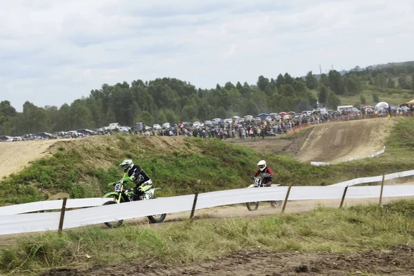 Motocross Ein Motorradrennen Auf Der Rennstrecke — Stockfoto