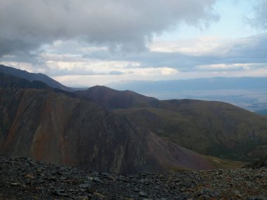  dağlar ve gökyüzü, dağ zirveleri, dağlarda seyahat