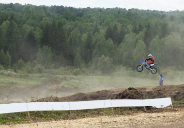 Motokros, motosikletli motorcu.