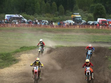  Motokros, motosikletli motorcu.