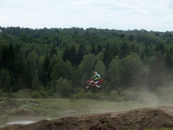 Motocross Biker Auf Einem Motorrad — Stockfoto