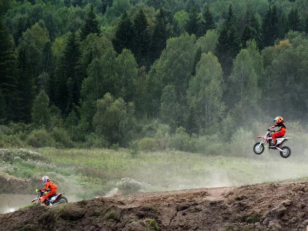 モトクロスバイクのバイカー — ストック写真