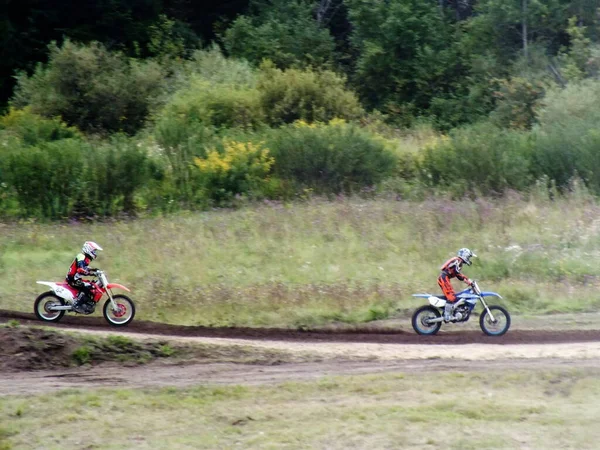 モトクロスバイクのバイカー — ストック写真