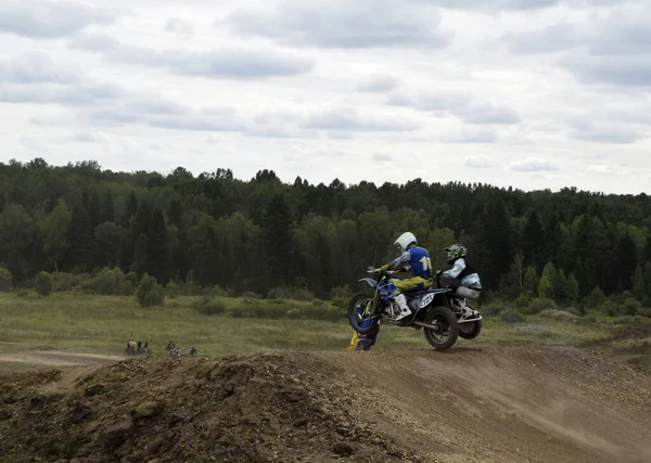 Motocross Rider Una Motocicleta —  Fotos de Stock