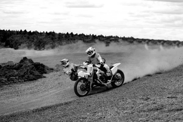骑摩托车的越野车者 — 图库照片