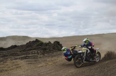  Motokros, motosikletçi, motosikletçi, sporcu, beşiği olan motosiklet