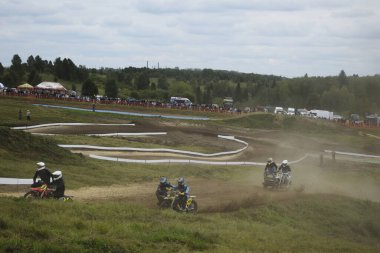  Motokros, motosikletçi, motosikletçi, sporcu, beşiği olan motosiklet