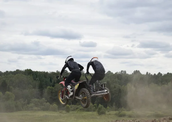 Мотокросс Байкер Мотоциклист Спортсмен Мотоцикл Колыбелью — стоковое фото