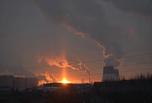 Coucher Soleil Dans Une Ville Industrielle — Photo