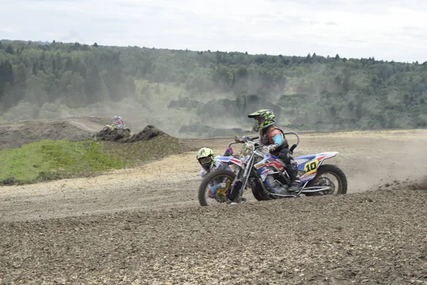 Motocross Rider Una Motocicleta —  Fotos de Stock