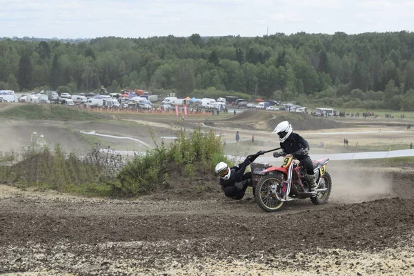 Motocross Αναβάτη Μια Μοτοσικλέτα — Φωτογραφία Αρχείου