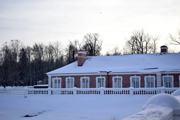 Historic Brick House Winter — стоковое фото