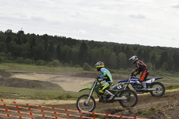 Pengendara Sepeda Motor Pada Motocross Dalam Gerakan — Stok Foto