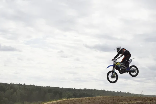 Motocycliste Sur Une Moto Dans Les Airs — Photo