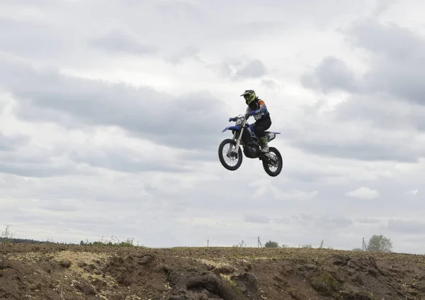 Motorcyklist Motorcykel Luften — Stockfoto