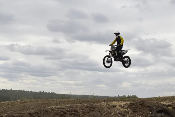 Motociclista Una Moto Aria — Foto Stock