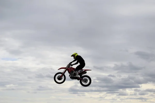 Motociclista Uma Motocicleta — Fotografia de Stock