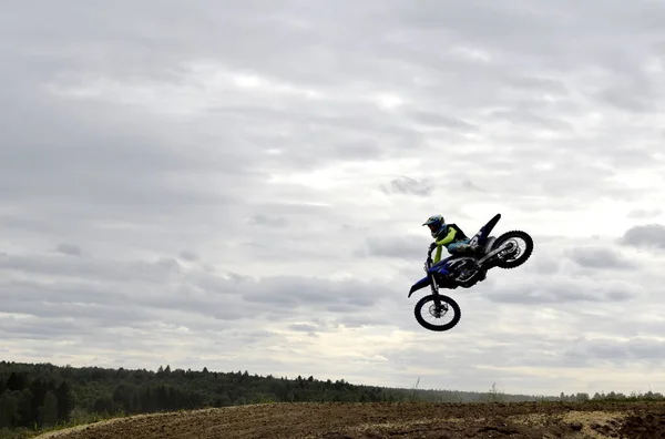 Motociclista Uma Motocicleta — Fotografia de Stock