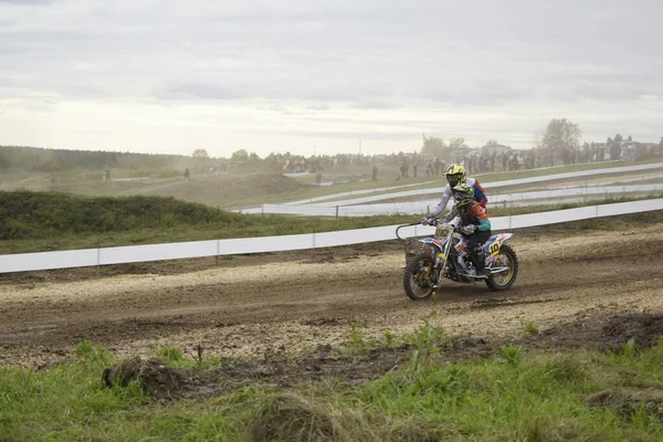 Motokrosoví Motorkáři Motocyklech Brašnou — Stock fotografie