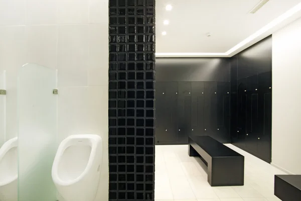 Современный люкс с ванной и туалетом — стоковое фото