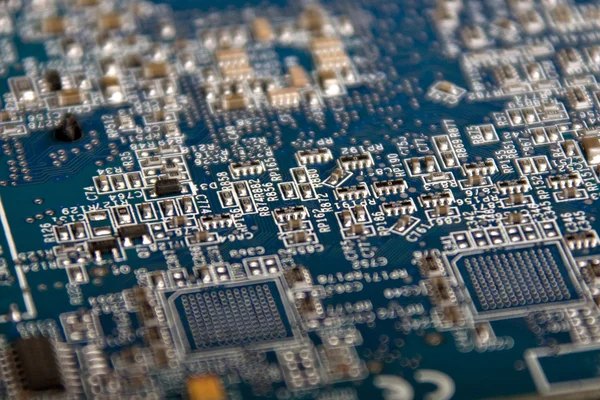 Närbild av elektroniskt kretskort med processor — Stockfoto