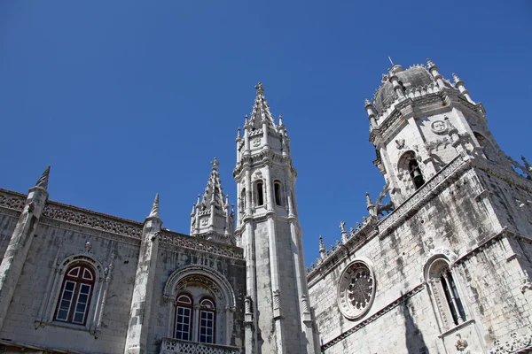 Het historische klooster "mosteiro dos jeronimos" van Lissabon in een por — Stockfoto