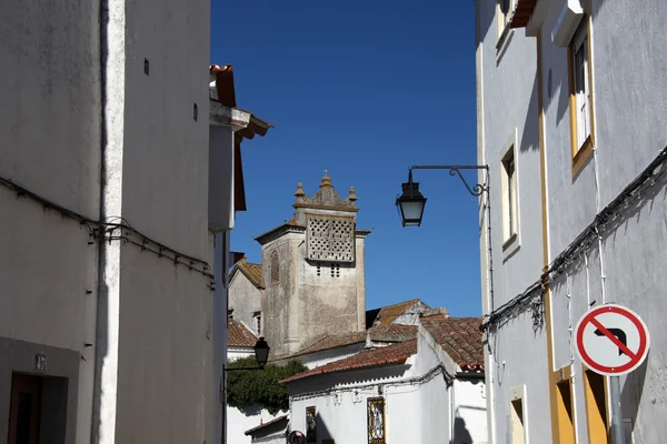 老城市街道 evora 镇。alentejo，葡萄牙、 欧洲. — 图库照片