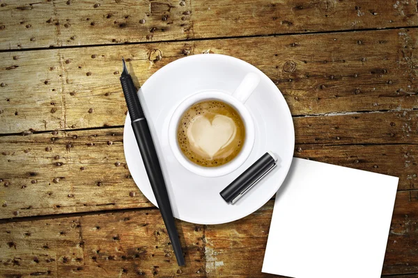 Caffè al cuore, con penna e note — Foto Stock