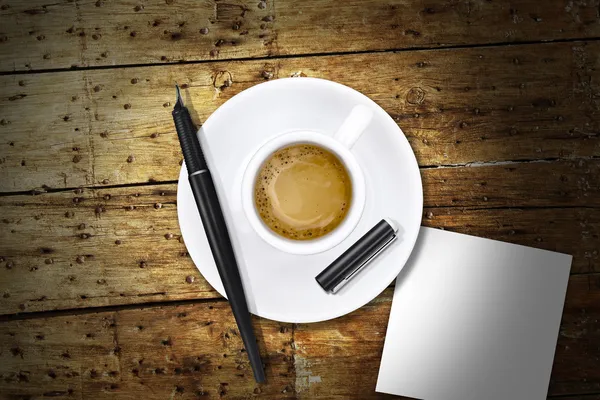 Caffè al cuore, con penna e note — Foto Stock