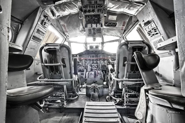 Noratlas cockpit, vintage svart och vitt — Stockfoto