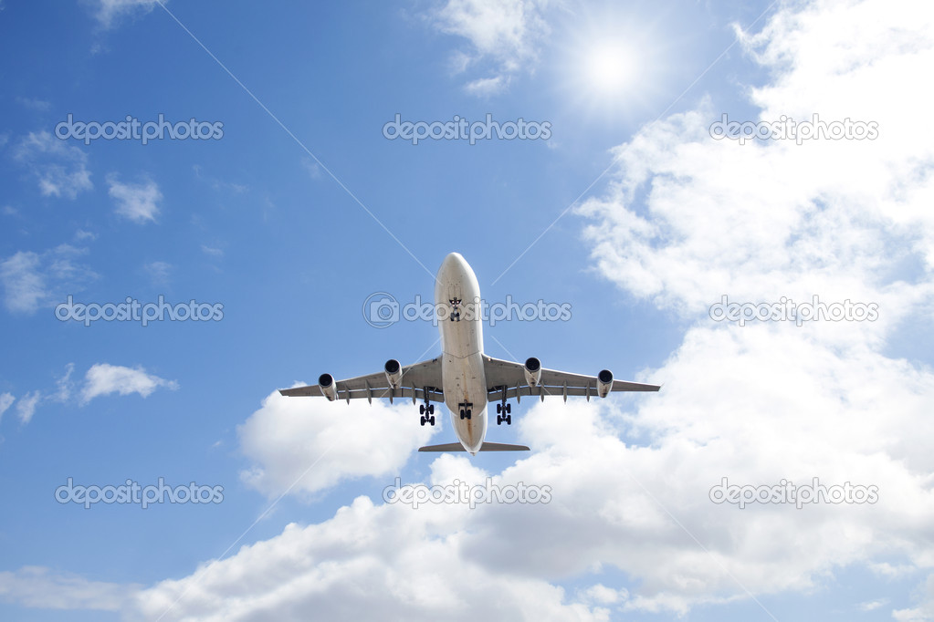 Airplane in the sky, Airbus A340