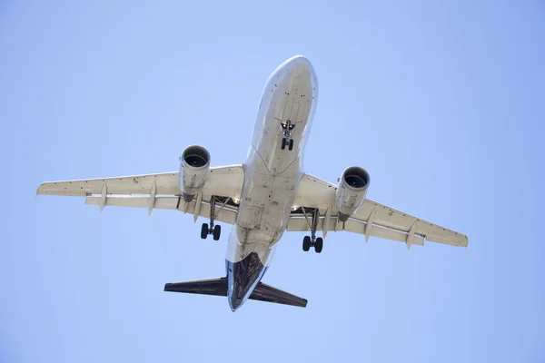 Avião no céu, Airbus A340 — Fotografia de Stock