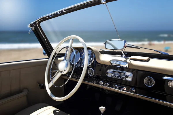 Zabytkowe wnętrze samochodu retro — Zdjęcie stockowe