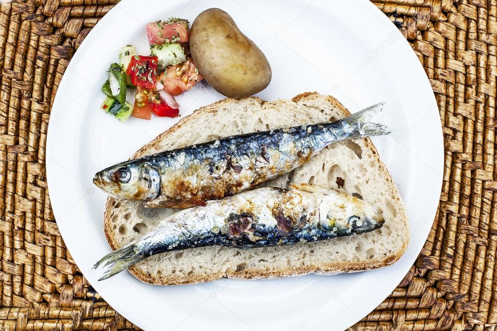 Sardine sandwich, sardine on plate