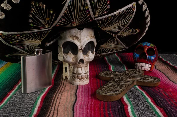 Día de la Calavera Muerta, Sombrero, Cruz y Tequila —  Fotos de Stock