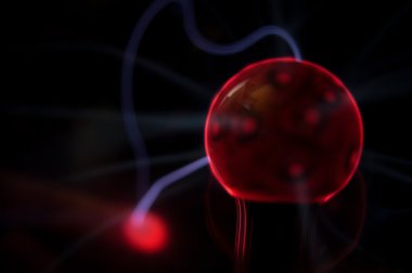 Plazma kırmızı ve mavi ışık topu