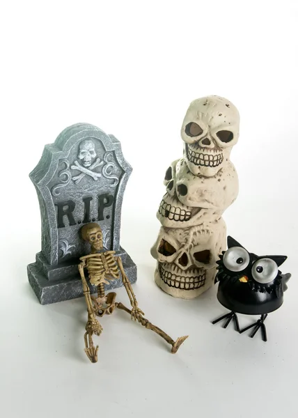 Halloween-Grabstein & Totenkopf-Dekoration — Stockfoto