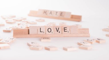 Konsept: Aşk nefret Scrable harfler