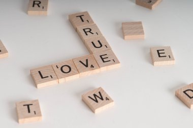 gerçek aşk scrabble harf