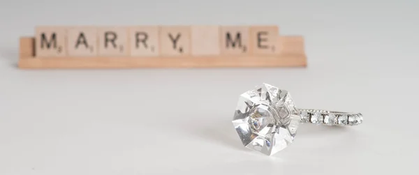 "Marry Me" Scrablle Mektuplar — Stok fotoğraf