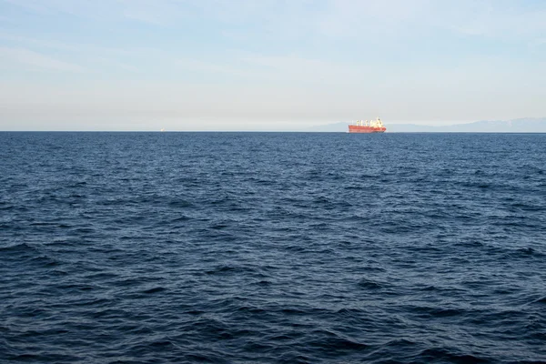 Pequeno navio de carga — Fotografia de Stock