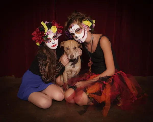 Day of The Dead Girls with Dog — Stock Photo, Image