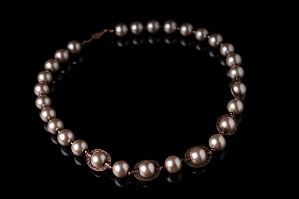 ビーズ真珠のネックレス — ストック写真