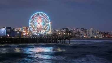 gece Santa monica parkında