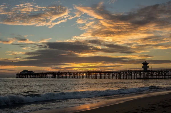 Seal Beach Pier pôr do sol — Fotografia de Stock