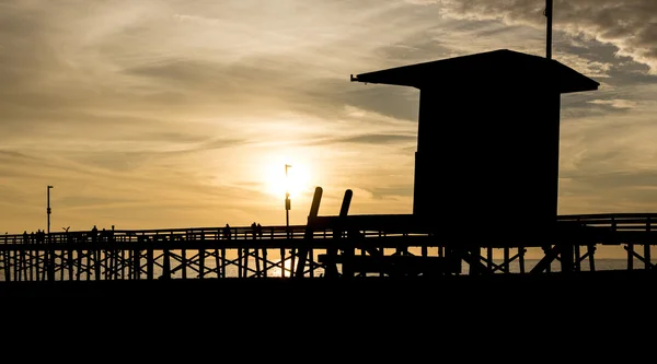 Ratownik wieża o zachodzie słońca — Zdjęcie stockowe