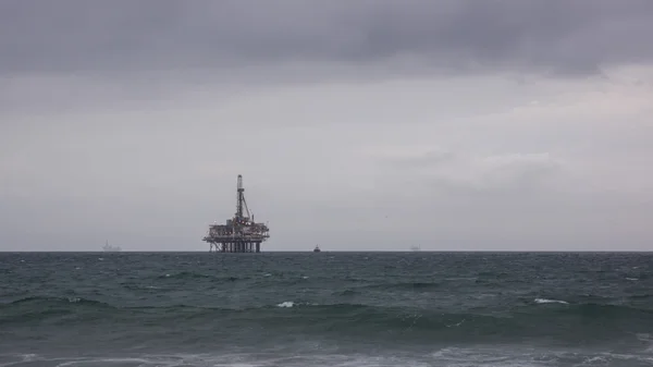 Plataforma petrolífera mar adentro — Foto de Stock