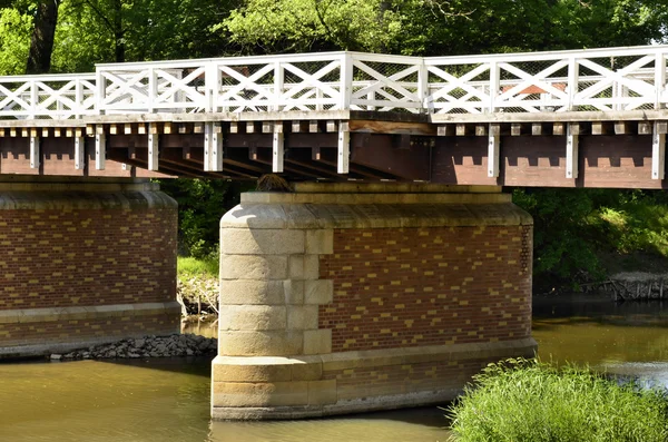Bad muskau dubbele brug over de rivier neisse — Stockfoto
